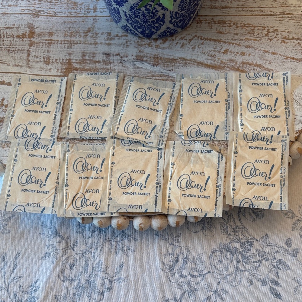 Vintage Avon Occur powder sachet samples
